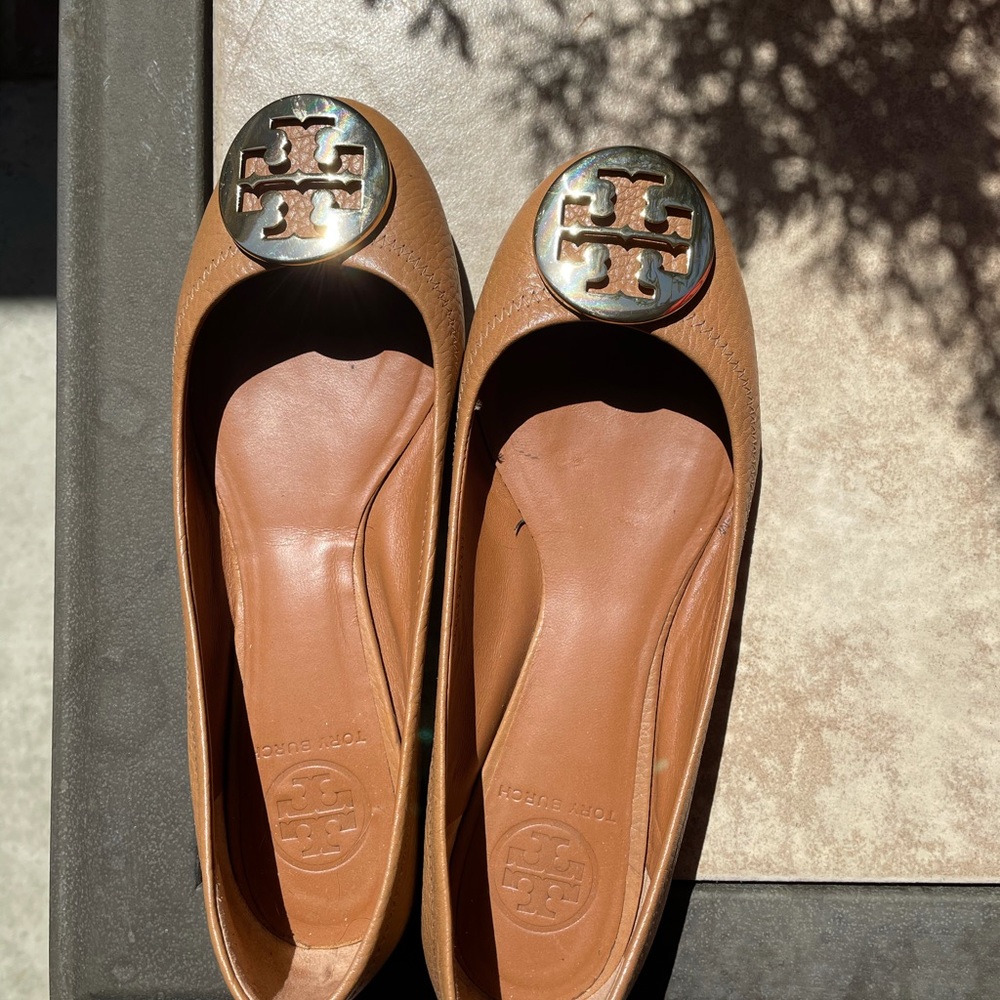 Tory Burch Ballet Tumbled Leather Gold Logo 6.5